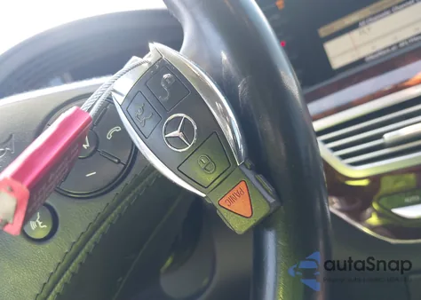 2012 Mercedes-Benz S 550 z USA, uszkodzony, nr VIN WDDNG7DB4CA423383